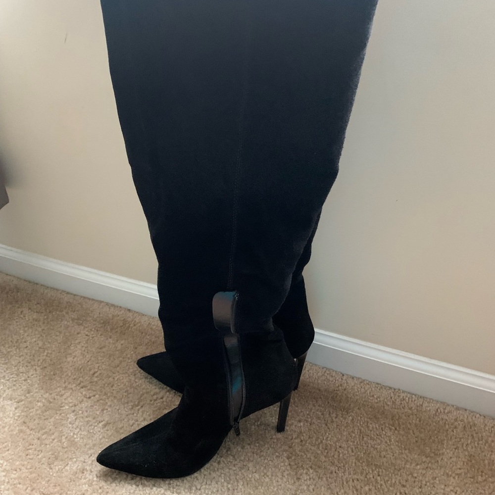Knee high women’s Zara boots.